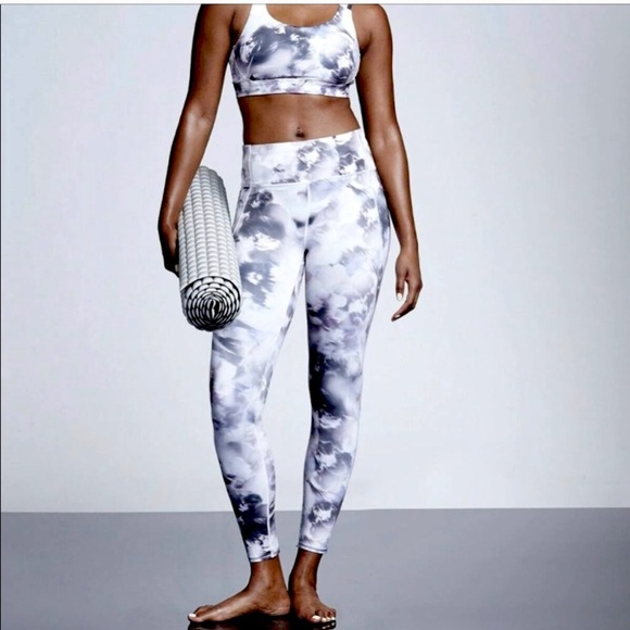 ATHLETA Run Free Winter Garden 7/8 Winter Grey Size Small - Picture 1 of 16